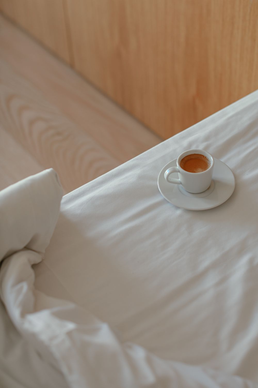 白瓷咖啡杯碟